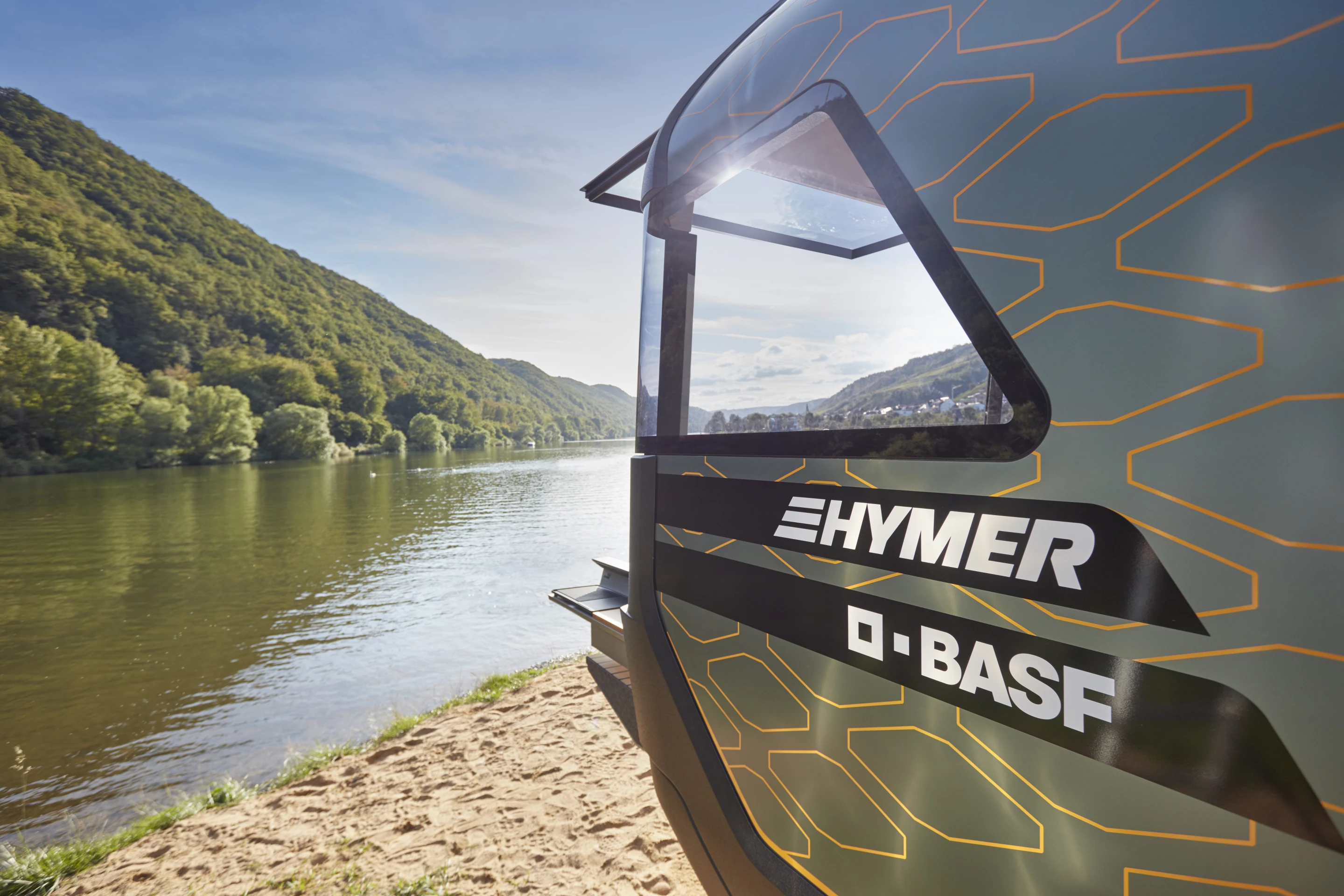 Hymer developed the VisionVenture in cooperation with BASF, whose materials feature prominently inside and out