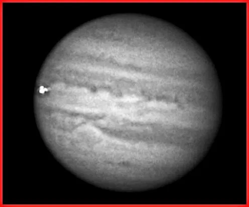 Photo of Jupiter taken September 10, 2012 by George Hall of a fireball caused by the impact of a small (5-10 meter) asteroid hitting the planet (Photo: George Hall)