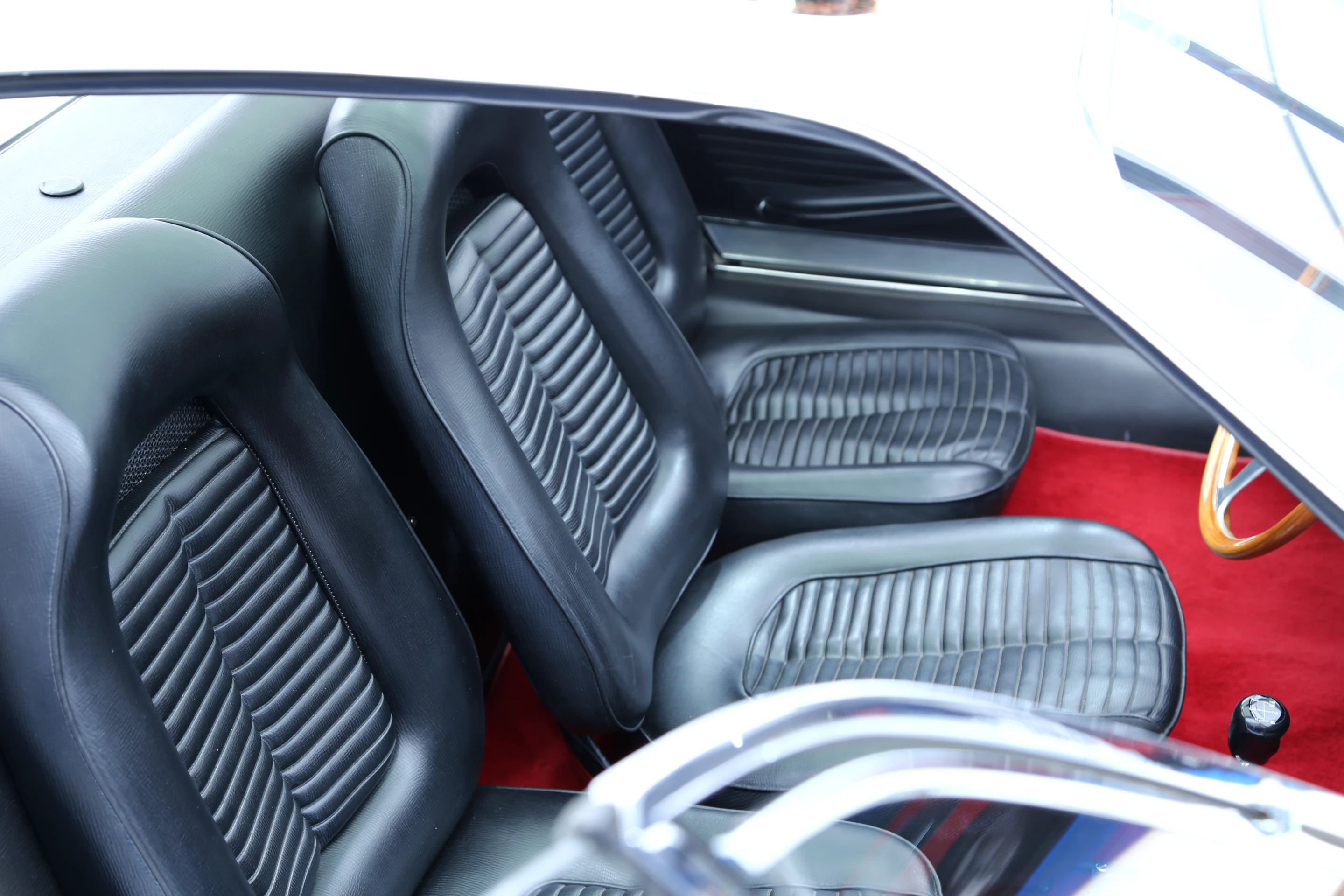 The 1966 Ferrari 365 P's radical 3-seat configuration (Photo: Angus MacKenzie/Gizmag.com)