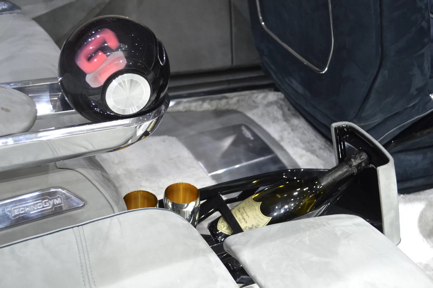 A spherical interface allows rear passengers to control aspects of the Italdesign Giugiaro GEA (Photo: C.C. Weiss/Gizmag.com)