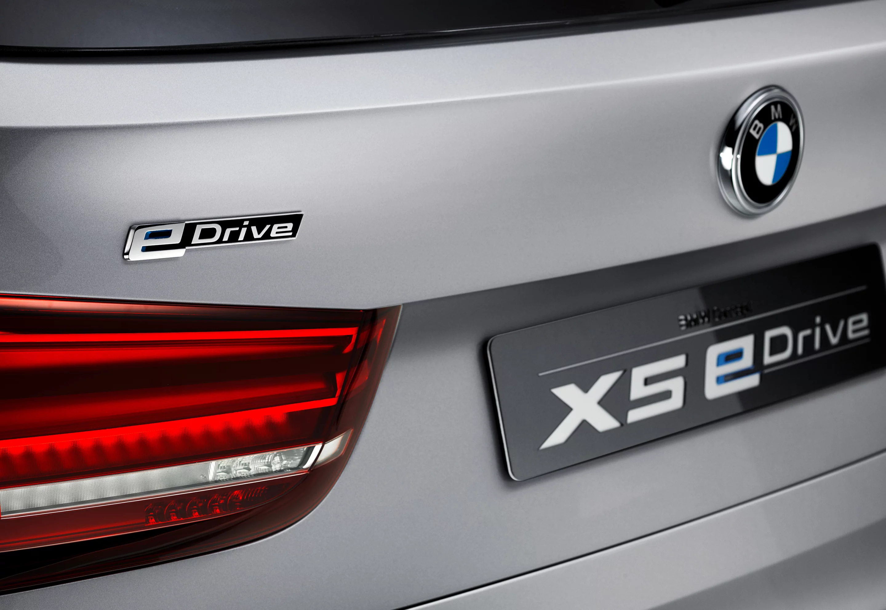 BMW debuts the Concept X5 eDrive at the 2014 NY International Auto Show