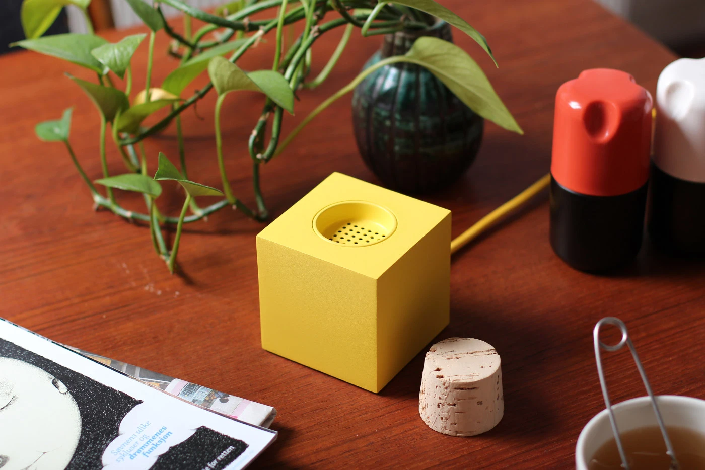 Plugg was designed and constructed with the use of 3D printing, laser cutting, and hacked electronics (Photo: Skrekkøgle)