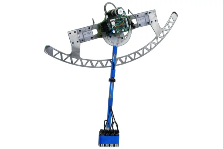 ROCR features a tail that swings like a grandfather clockâ€™s pendulum (Image: William Provancher, The University of Utah)