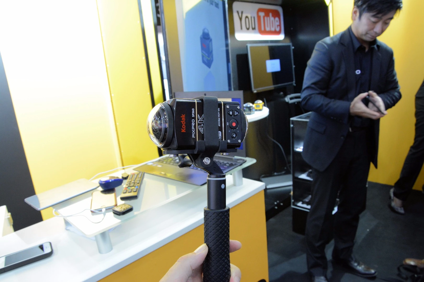 Two Kodak Pixpro SP360-4K can be mounted back to back to shoot in all directions