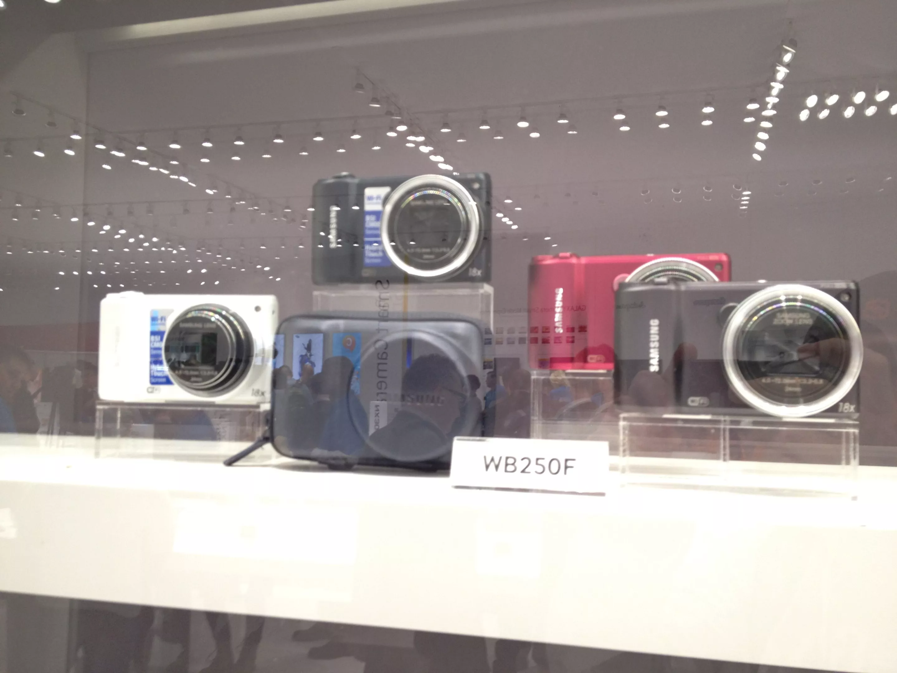 All the colors of the Samsung WB250F