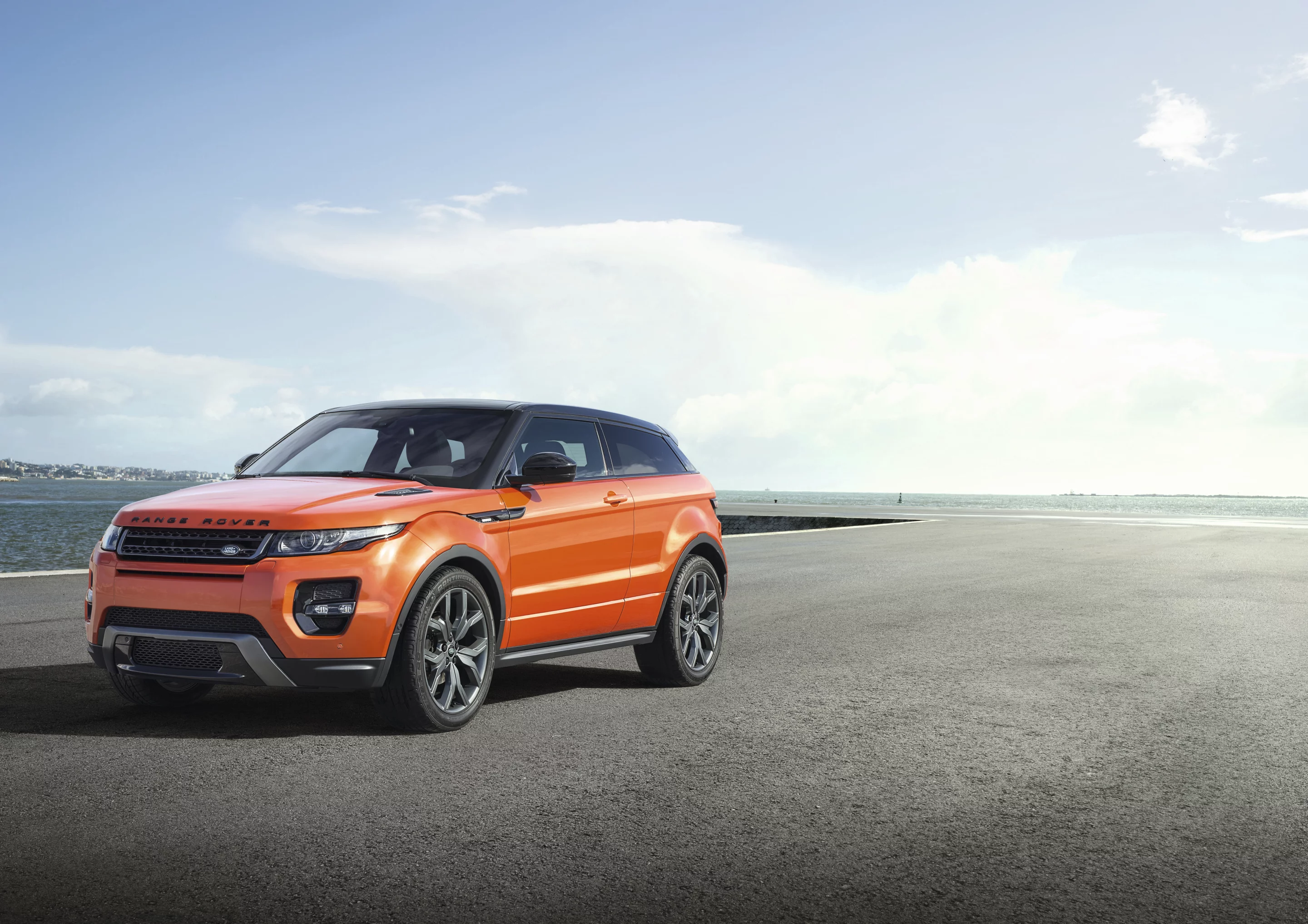 The Range Rover Autobiography and Autobiography Dynamic Evoque will debut at the Geneva Motor Show