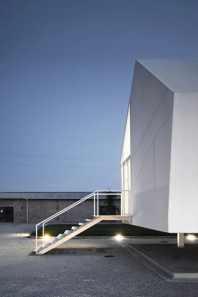 The home was built above a compact concrete slab using a steel frame structure
