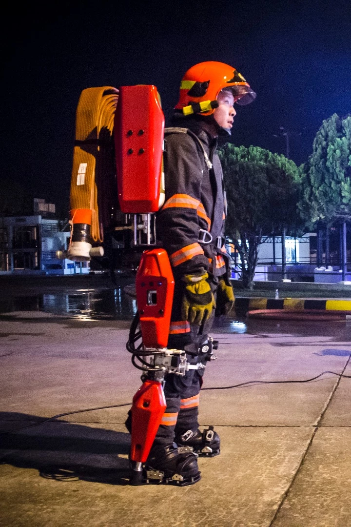 The Auberon Pneumatic Exoskeleton is designed to take the strain out of lugging up to 40 kg of firefighting equipment up the stairs of a burning high-rise