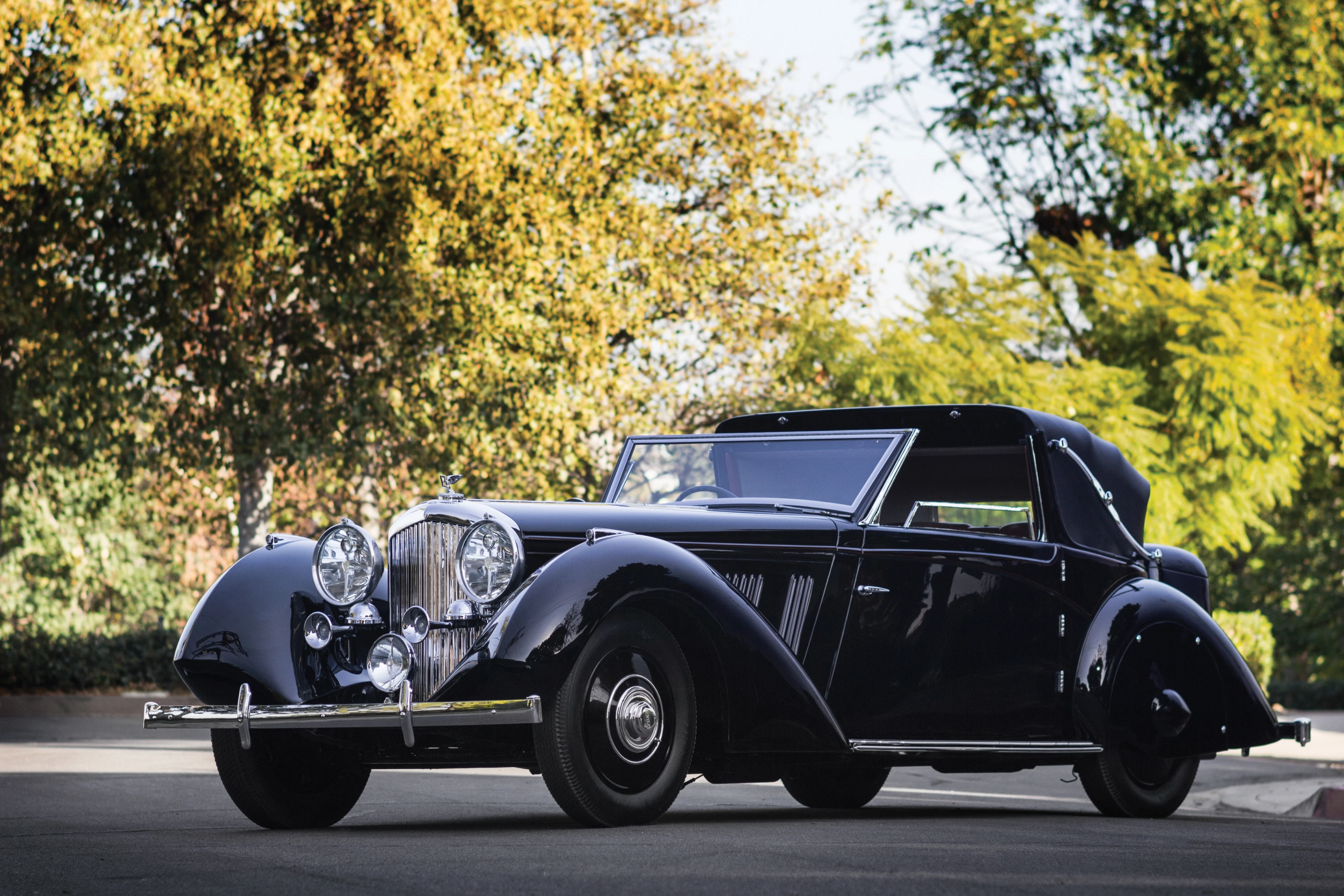 1936 Bentley 3.5-liter Sedanca Coupe by Windovers yielded US$374,000 at last month's auction