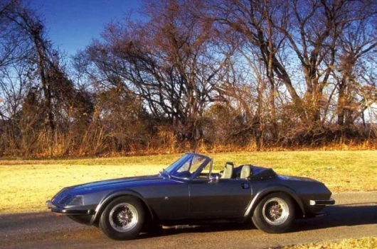 In 1971, two decades after the 166 Panoramica, Zagato produced the 12-cylinder 3Z Spider for Luigi Chinetti.