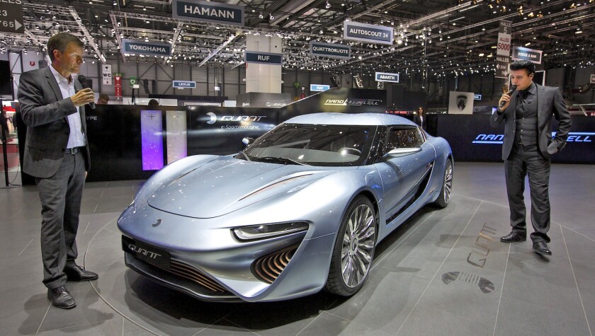 Nunzio La Vecchia presents the e-Sportlimousine to the crowd of journalists