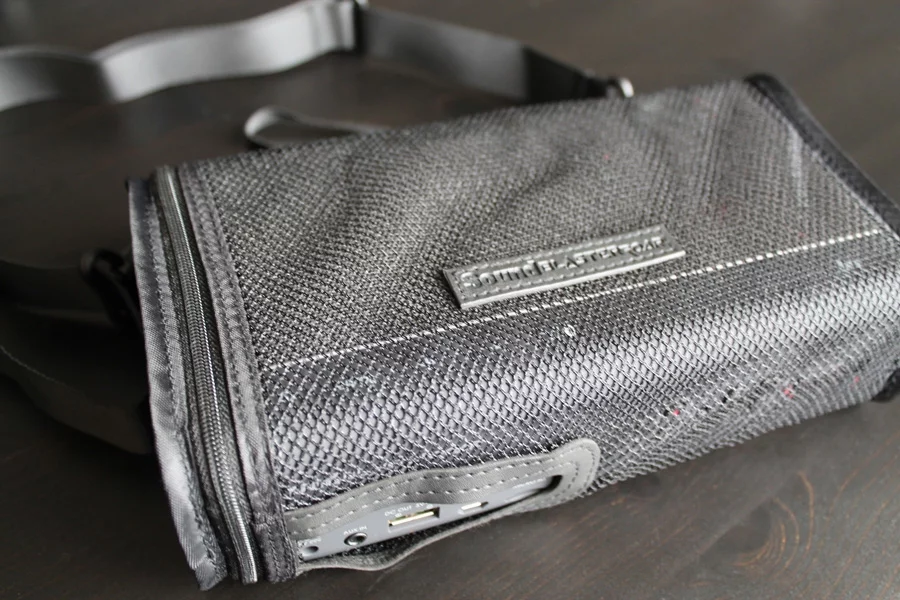 A carry-bag is available for use with the Sound Blaster Roar