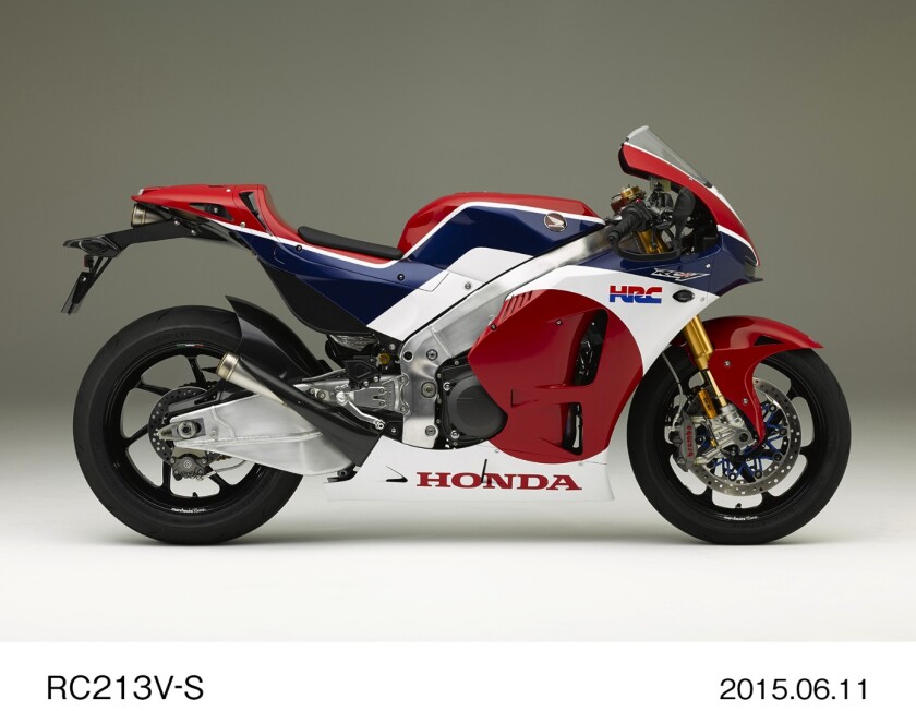 The RC213V-S can be ordered in either the Tricolor option or an unpainted carbon fiber finish
