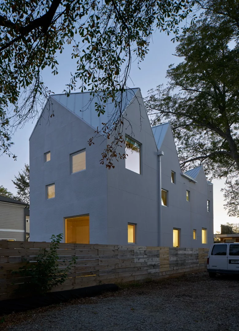 The 2,200 sq ft (204 sq m) home features an asymmetrical roofline, incorporating six gable roofs