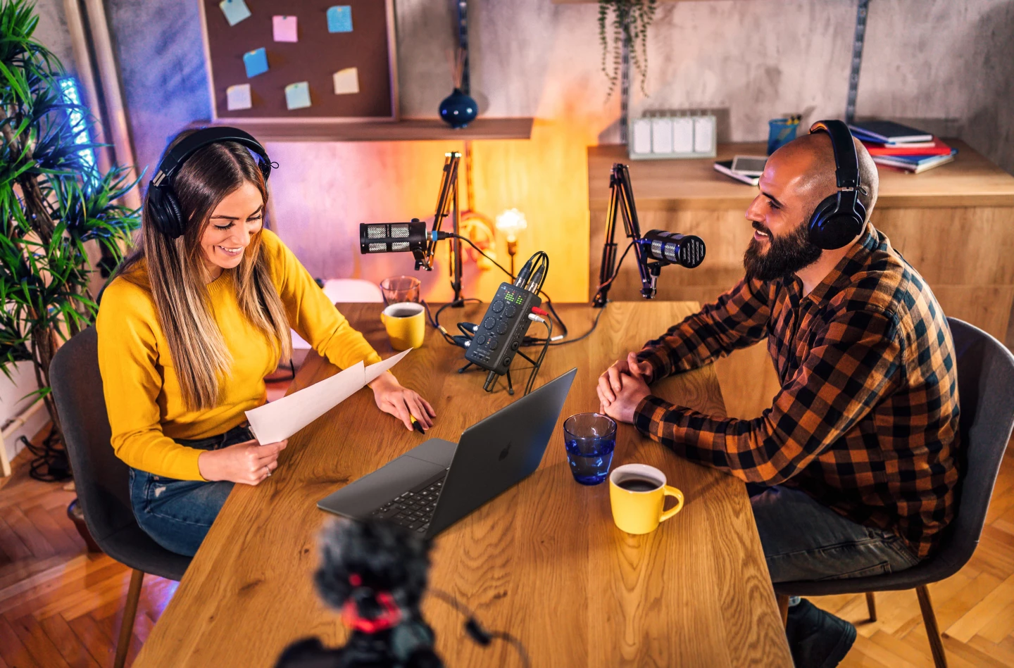 The iRig Pro Quattro I/O doesn't have built-in storage or a SD media slot, but saves content directly to the mobile device, desktop computer, tablet or laptop it's connected to