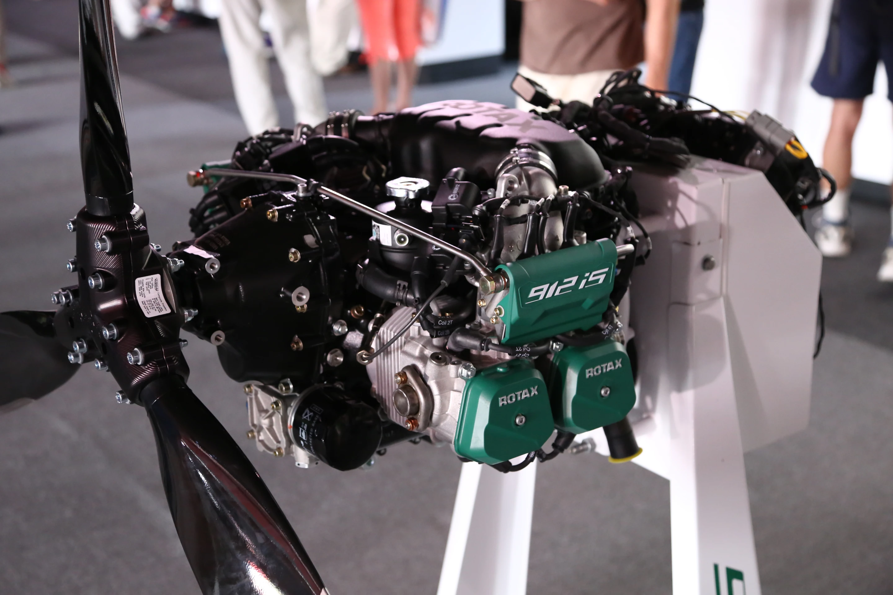 The 100 bhp Rotax 912 iS petrol engine gives the aircraft a top speed of 105 kts (Photo: Angus MacKenzie/Gizmag.com)