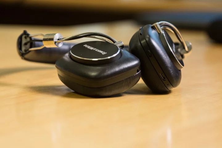 Gizmag takes the P5 Wireless headphones from Bowers and Wilkins for a spin