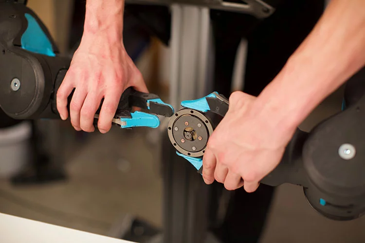 Blue’s grippers holding a planetary gear set