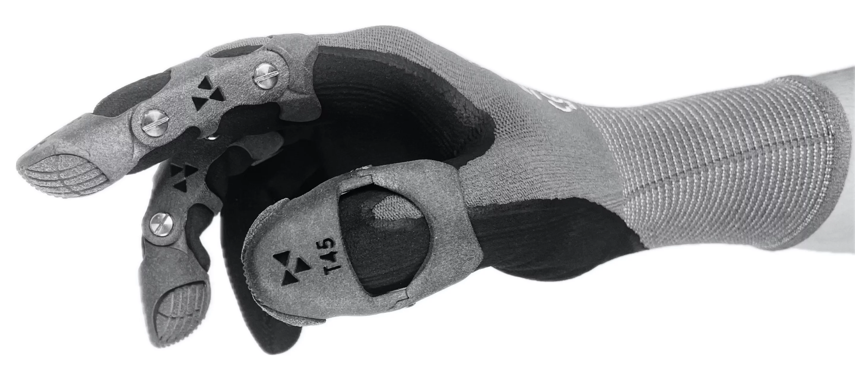 Each Artus exoskeleton weighs 6 to 12 grams, depending on which finger it's made for