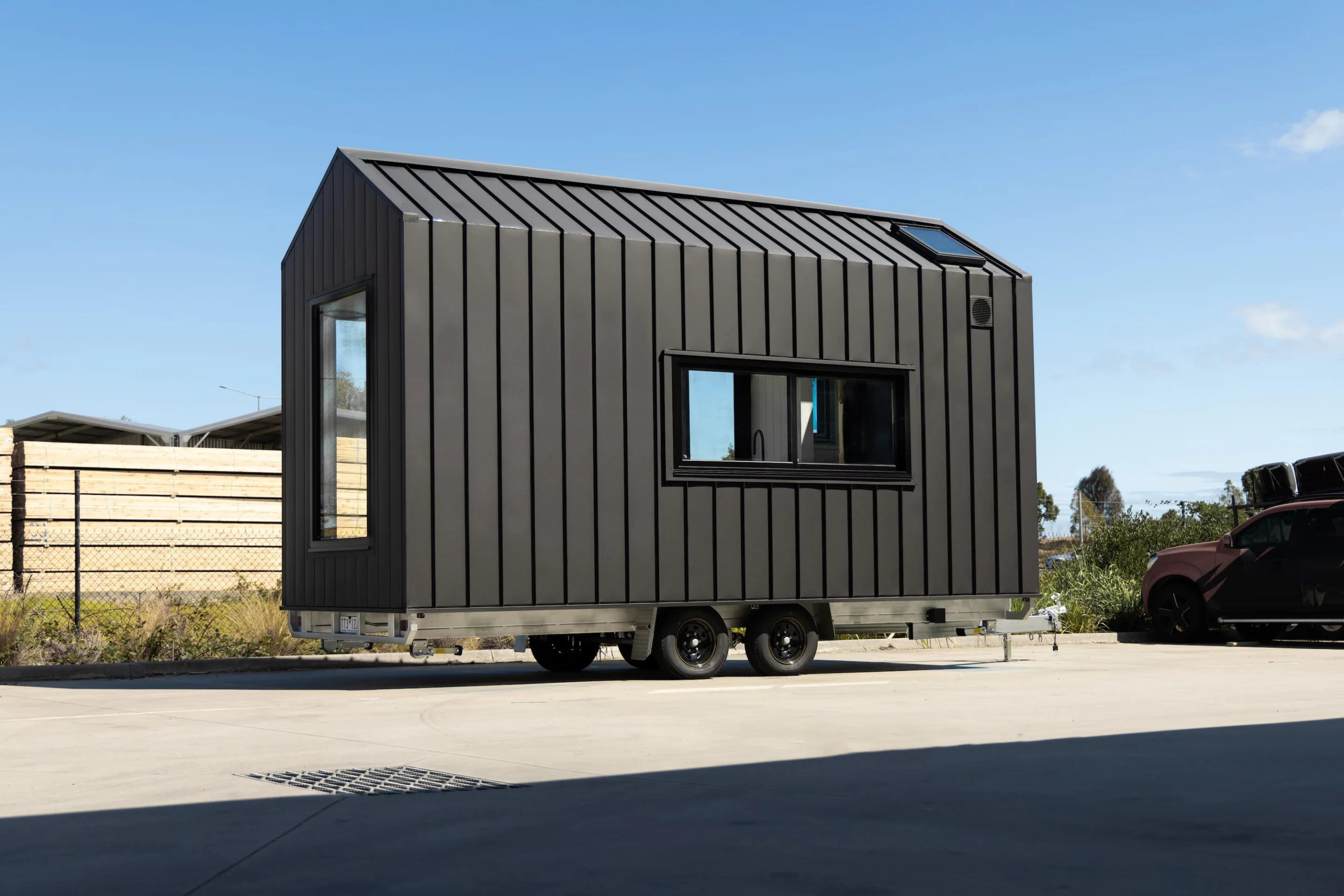 The Freedom is based on a double-axle trailer and has a length of 6 m (20 ft)