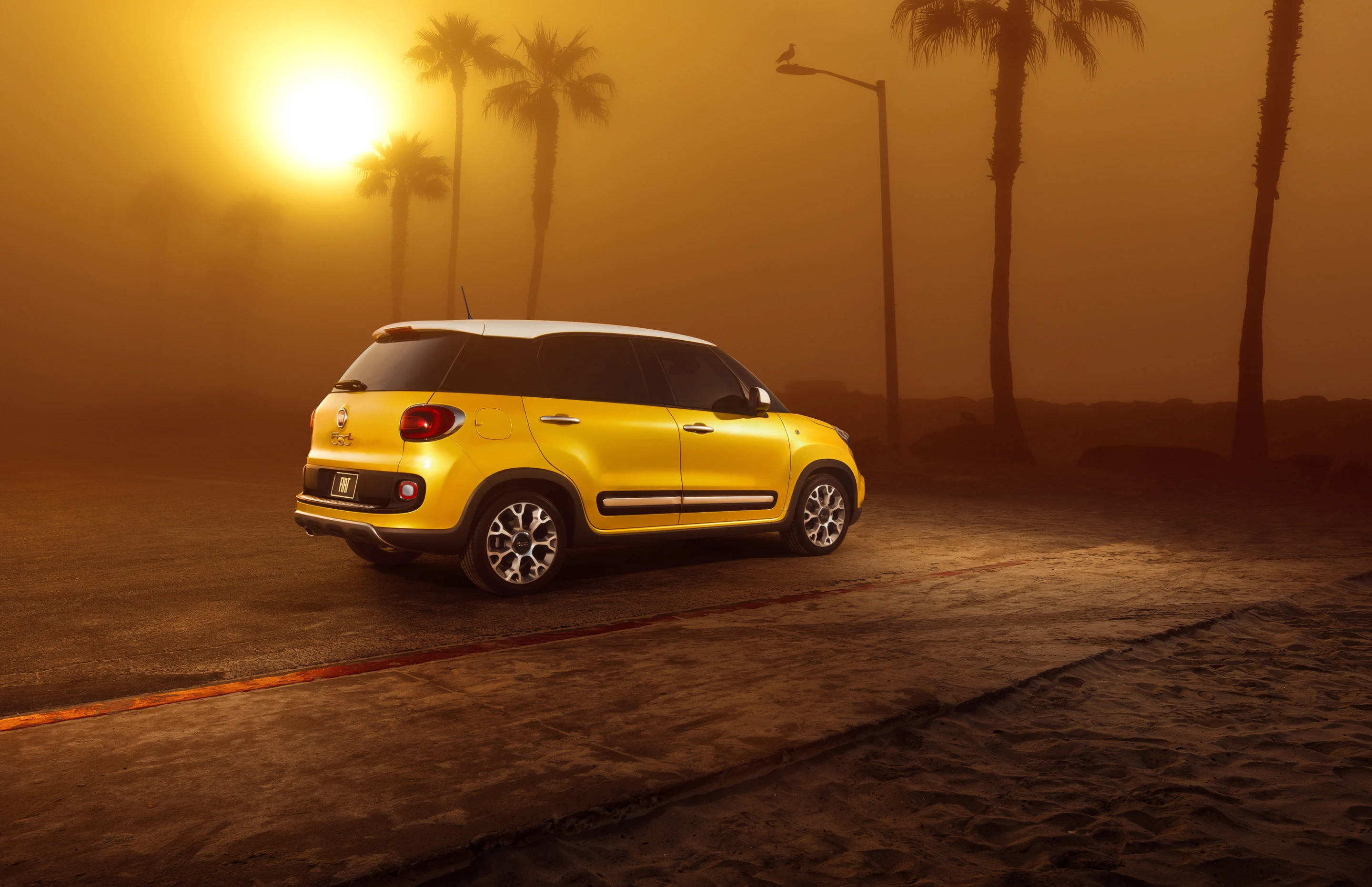 The Fiat 500L Trekking cruising