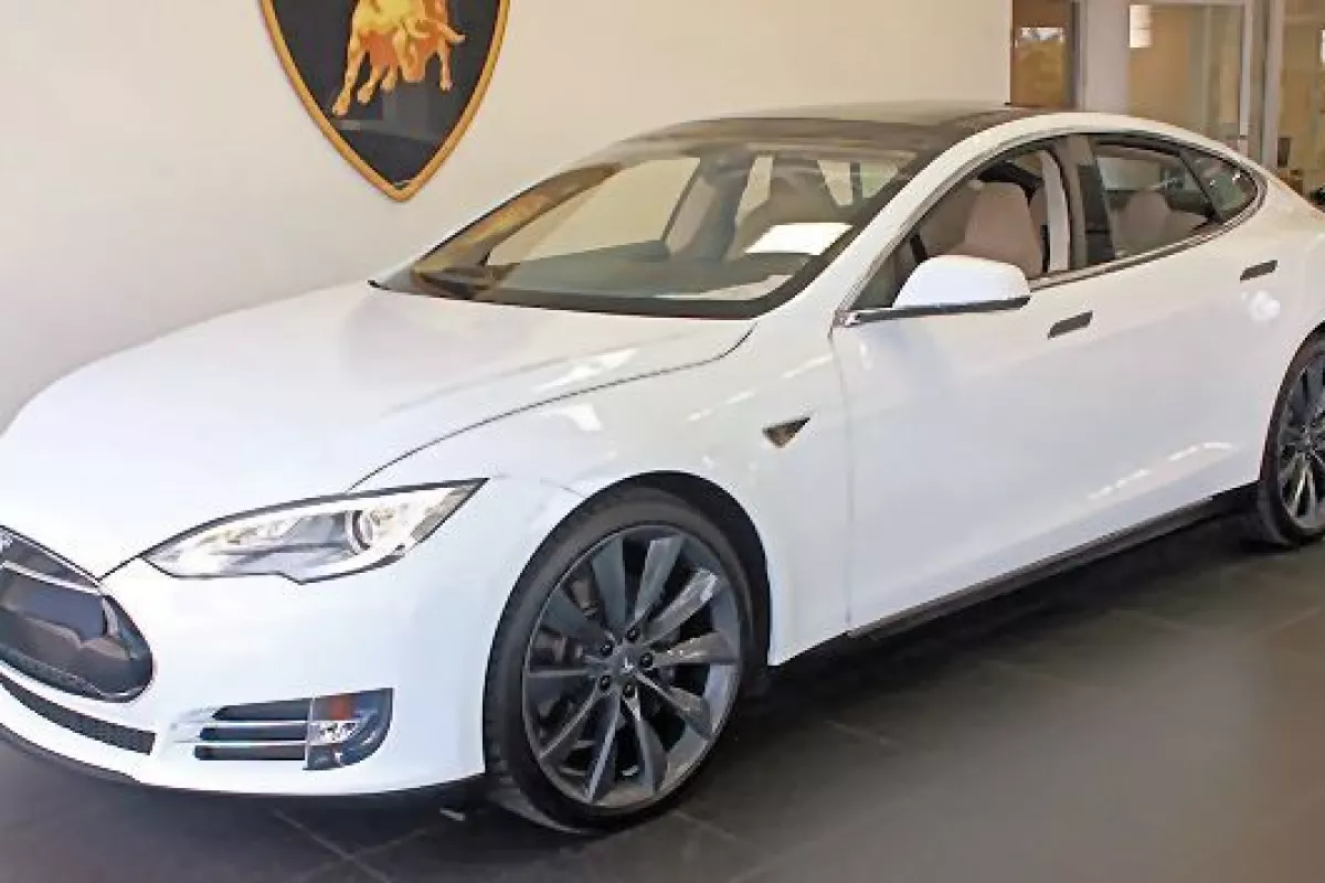 This used 2013 Tesla Model S was purchased for 91.4 Bitcoins (Photo: Lamborgini Newport Beach)
