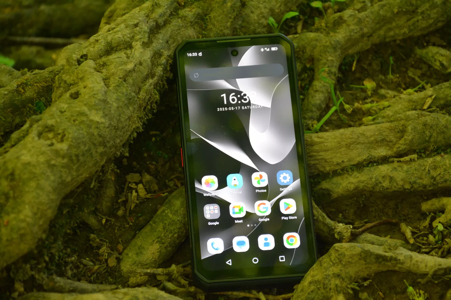 The WP300 boasts a huge battery for extended missions away from a wall outlet