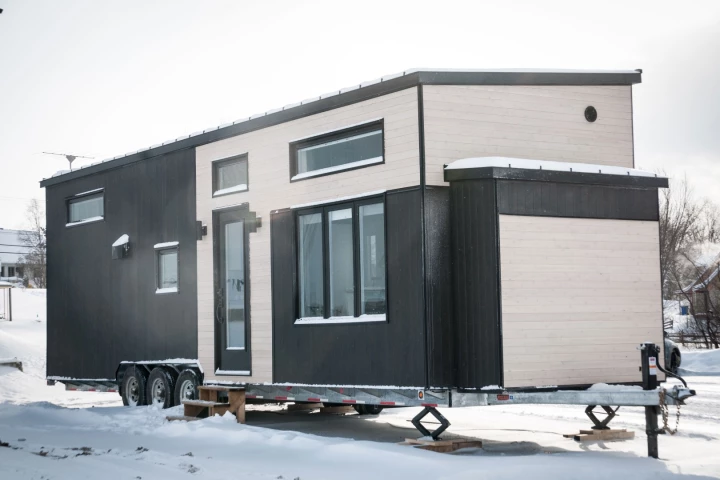 A pair of heat exchangers, an electric fire and underfloor heating warm the Ébène during harsh Ontario winters