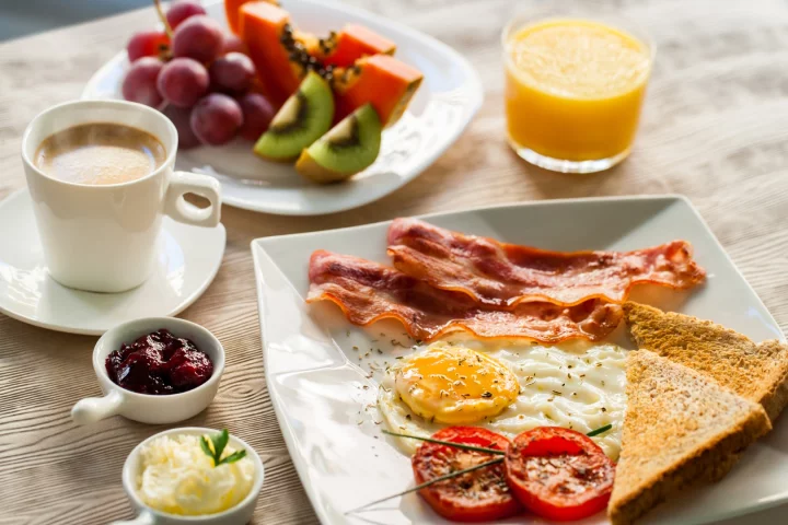 Collecting data from 13 different trials, a meta-analysis found skipping breakfast does not lead to weight gain or energy expenditure alterations