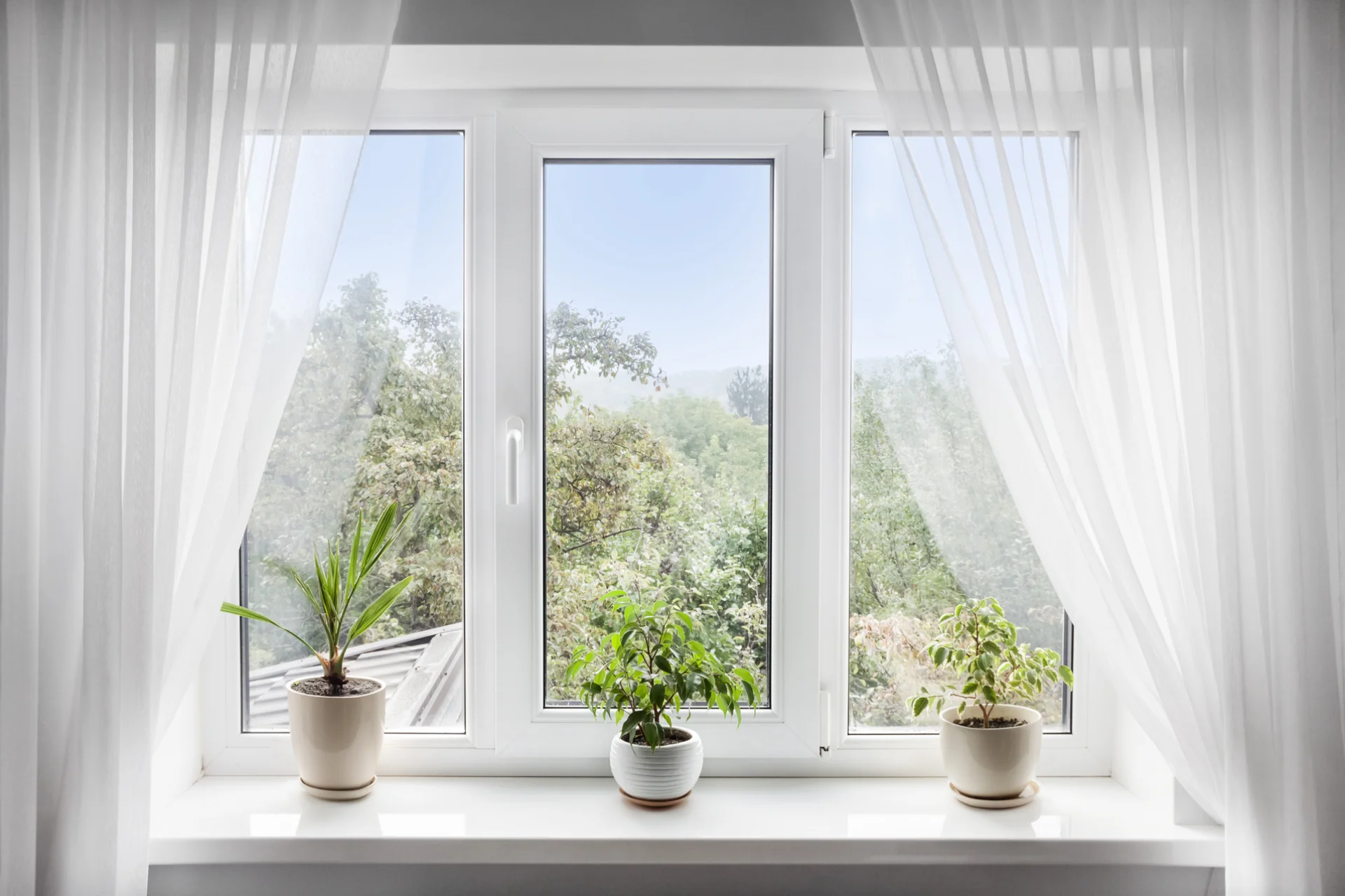 Window coating reflects heat to cool buildings by 40 degrees