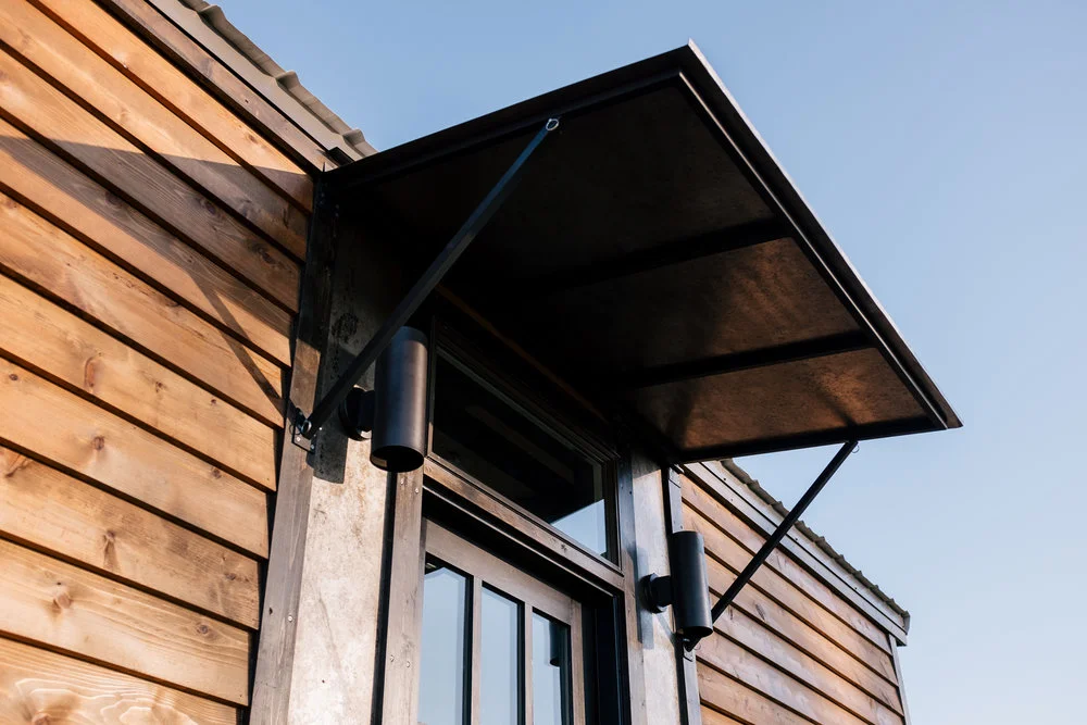 The Silhouette's small porch can be folded during transportation