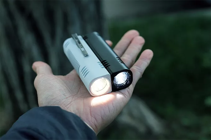 Backers can get one flashlight in each color, or both in the same color