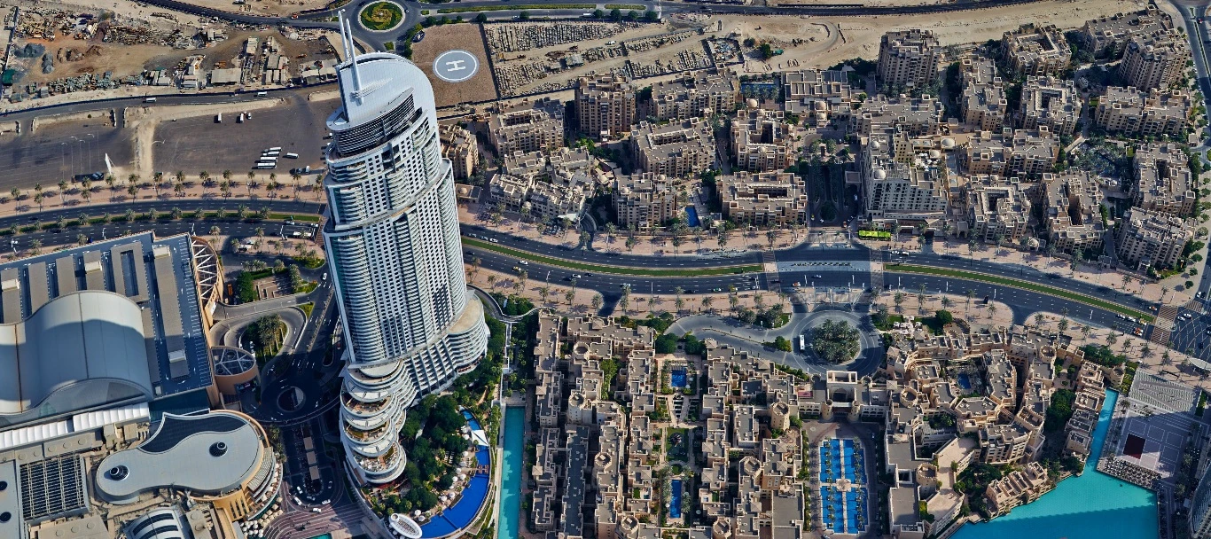 Zooming in on the high-resolution image lets you focus on landmarks like the Burj Al Arab hotel