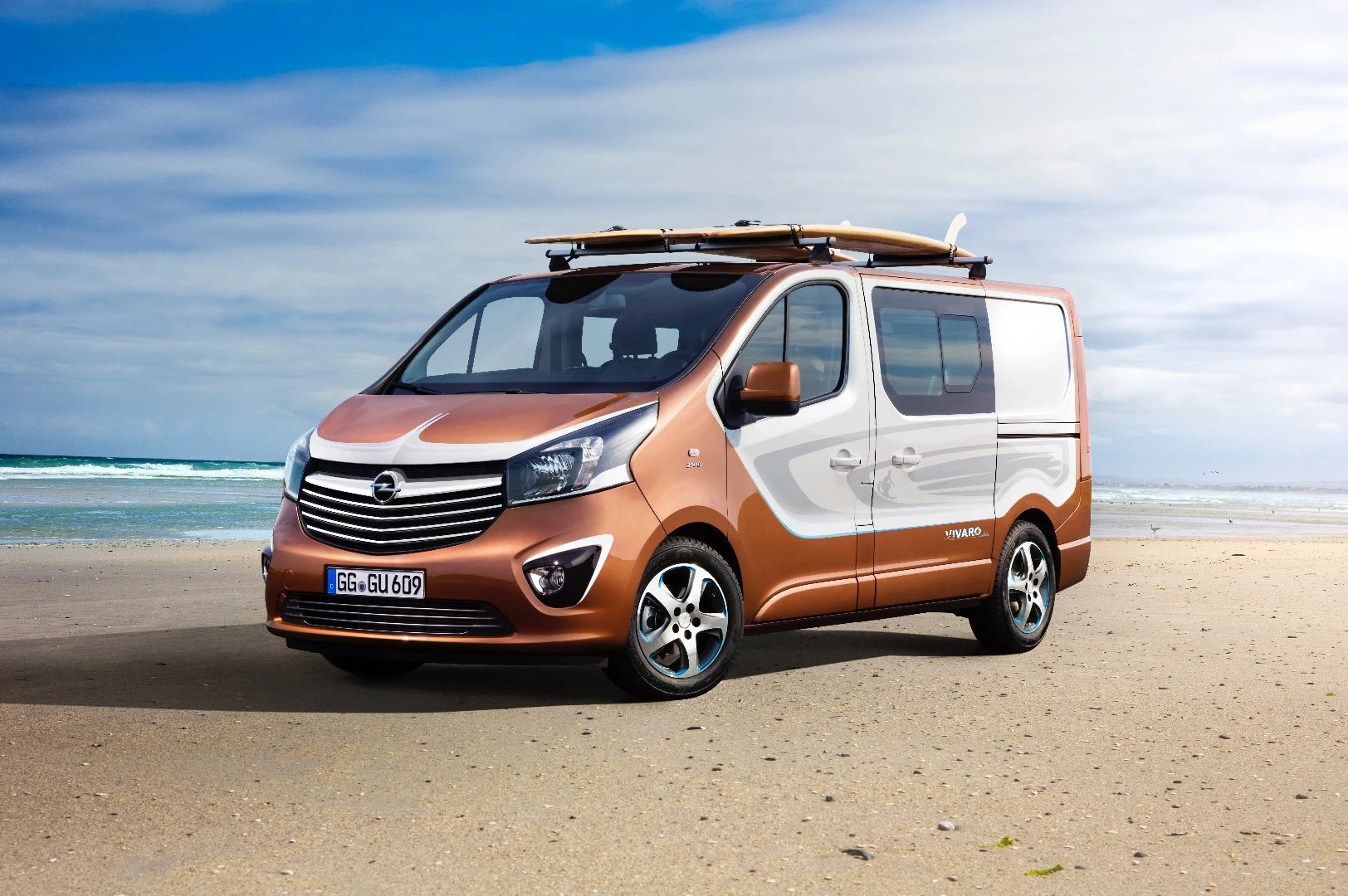 The Vivaro Surf concept has a distinctive bronze-white exterior