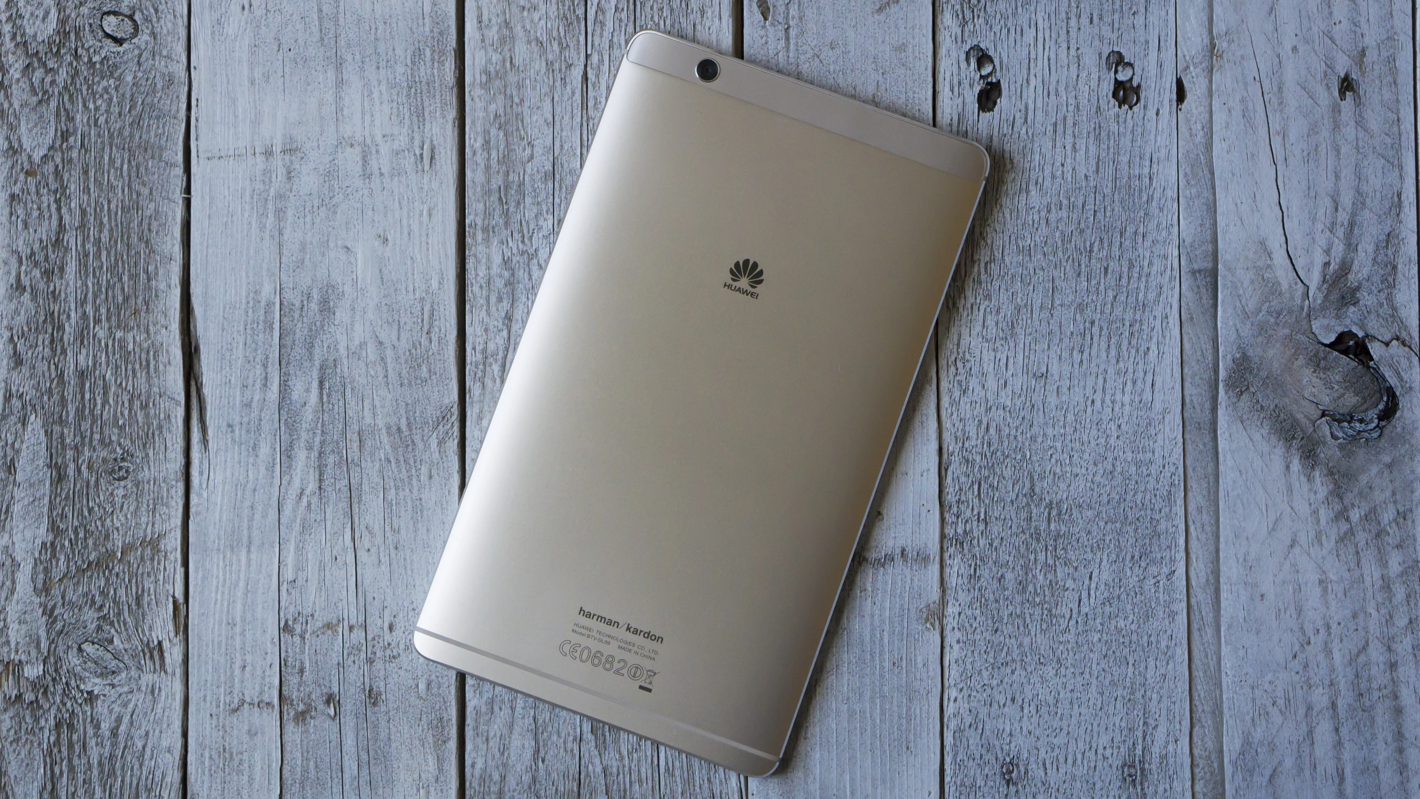 New Atlas has been playing with the Huawei MediaPad M3, one of the few Android tablets that can give the iPad line a run for its money in terms of premium build, focus and usability