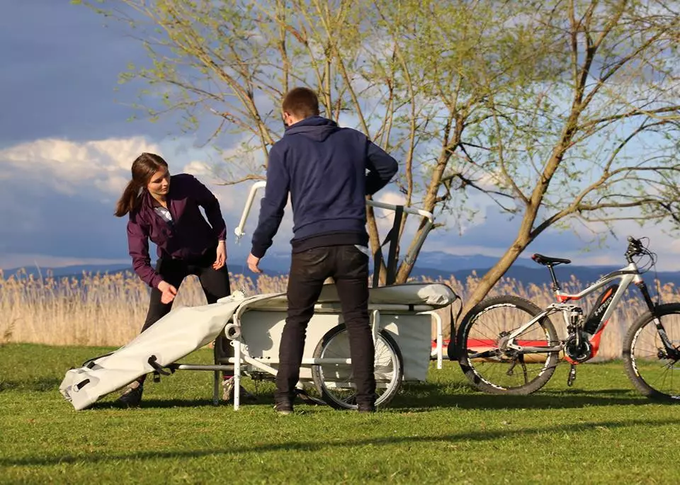 Setting up: initial fold-out