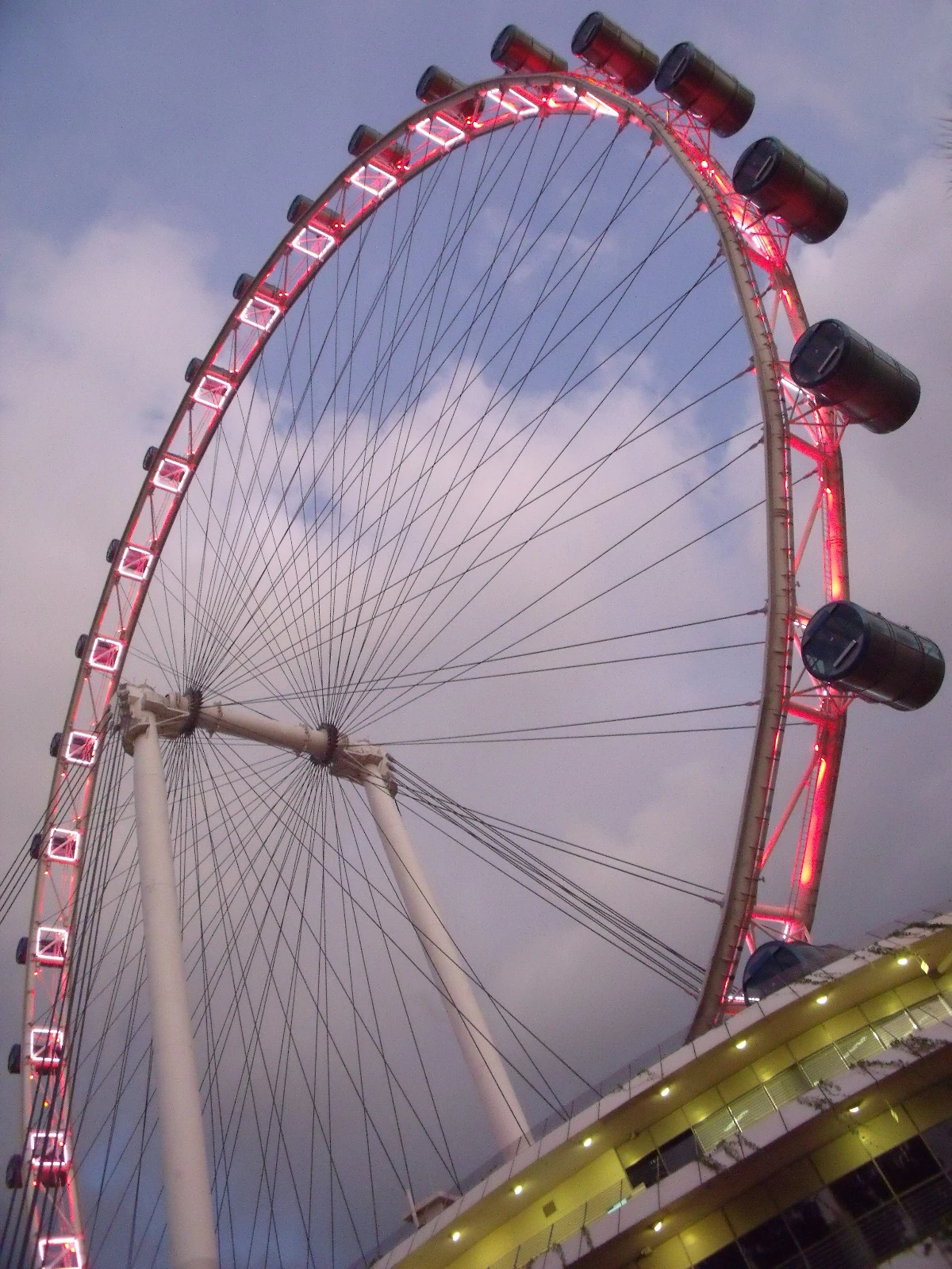 The 541-ft Singapore Flyer could be usurped by a new ferris wheel under consideration for Staten Island, New York