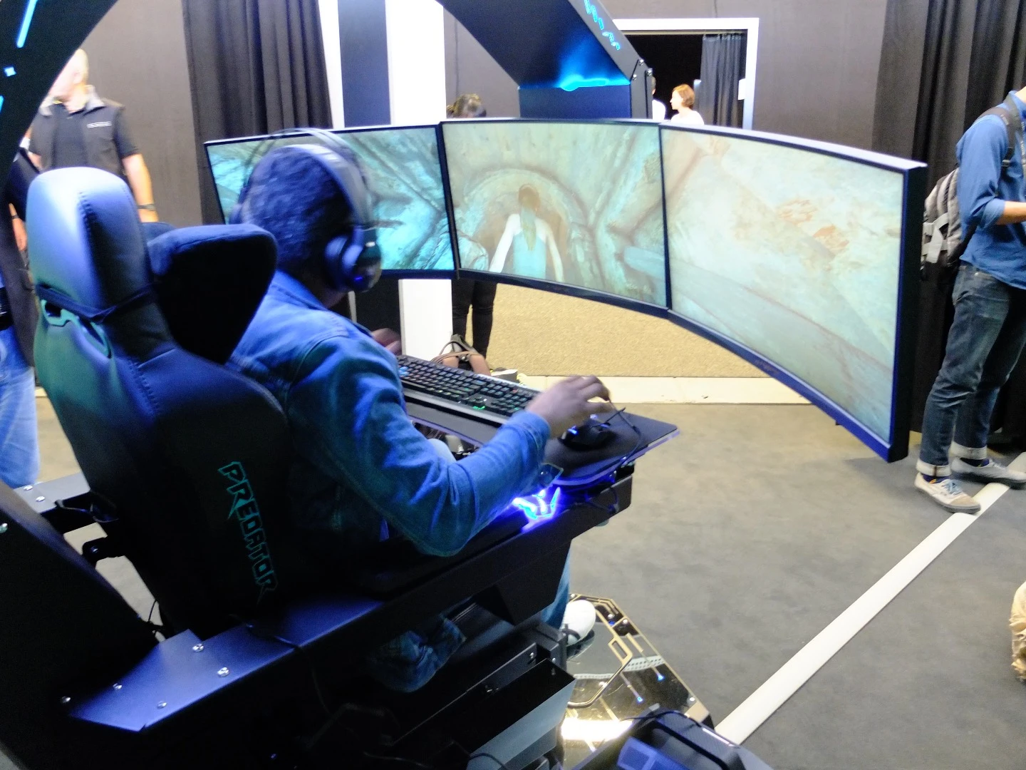 Thronos supports up to three 27-in displays