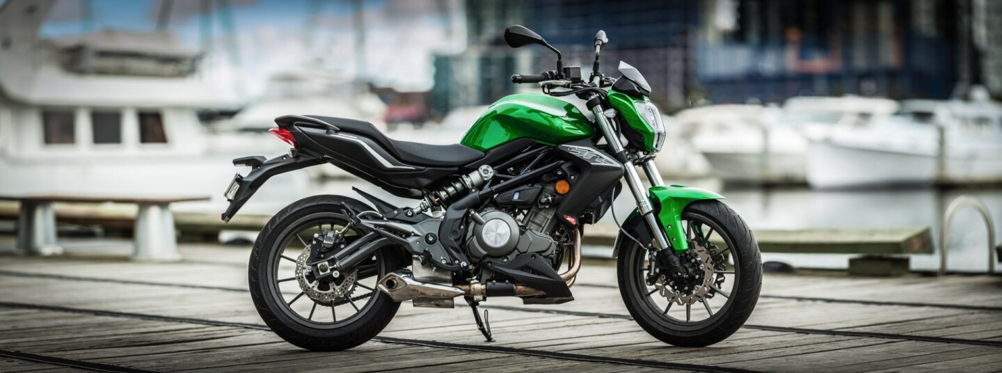 Benelli BN302 - visually reminiscent of hte Kawasaki ER-6N (Photo: Chris Blain/Gizmag)