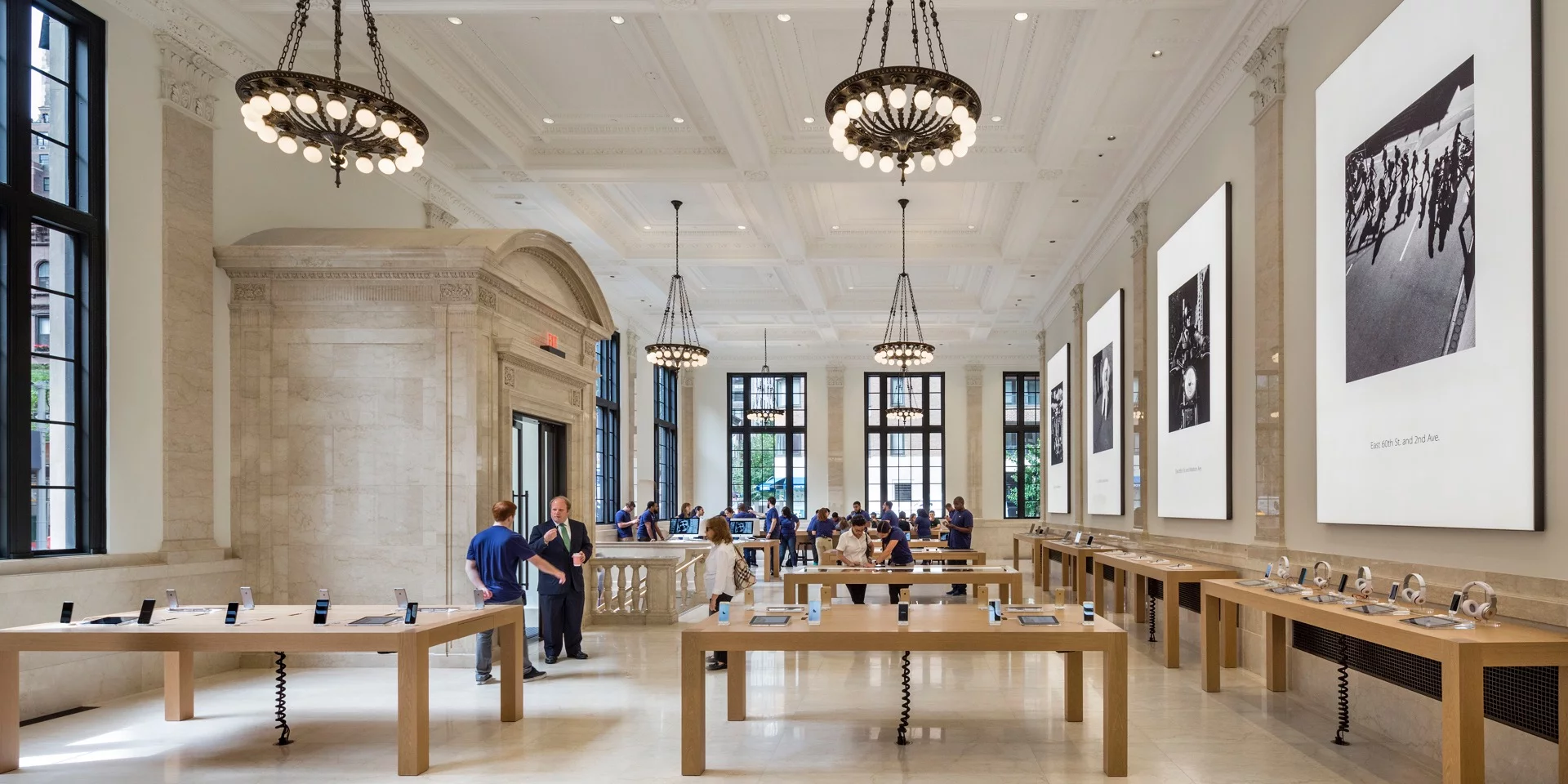 Bohlin Cywinski Jackson rehabilitated New York City's historic US Mortgage & Trust Company Building to turn it into an Apple Store