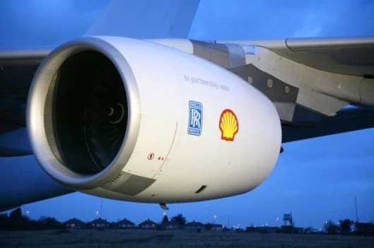 Liquid fuel processed from gas was fed to engine no. 1 during the milestone flightRolls-Royce PLC 2008
