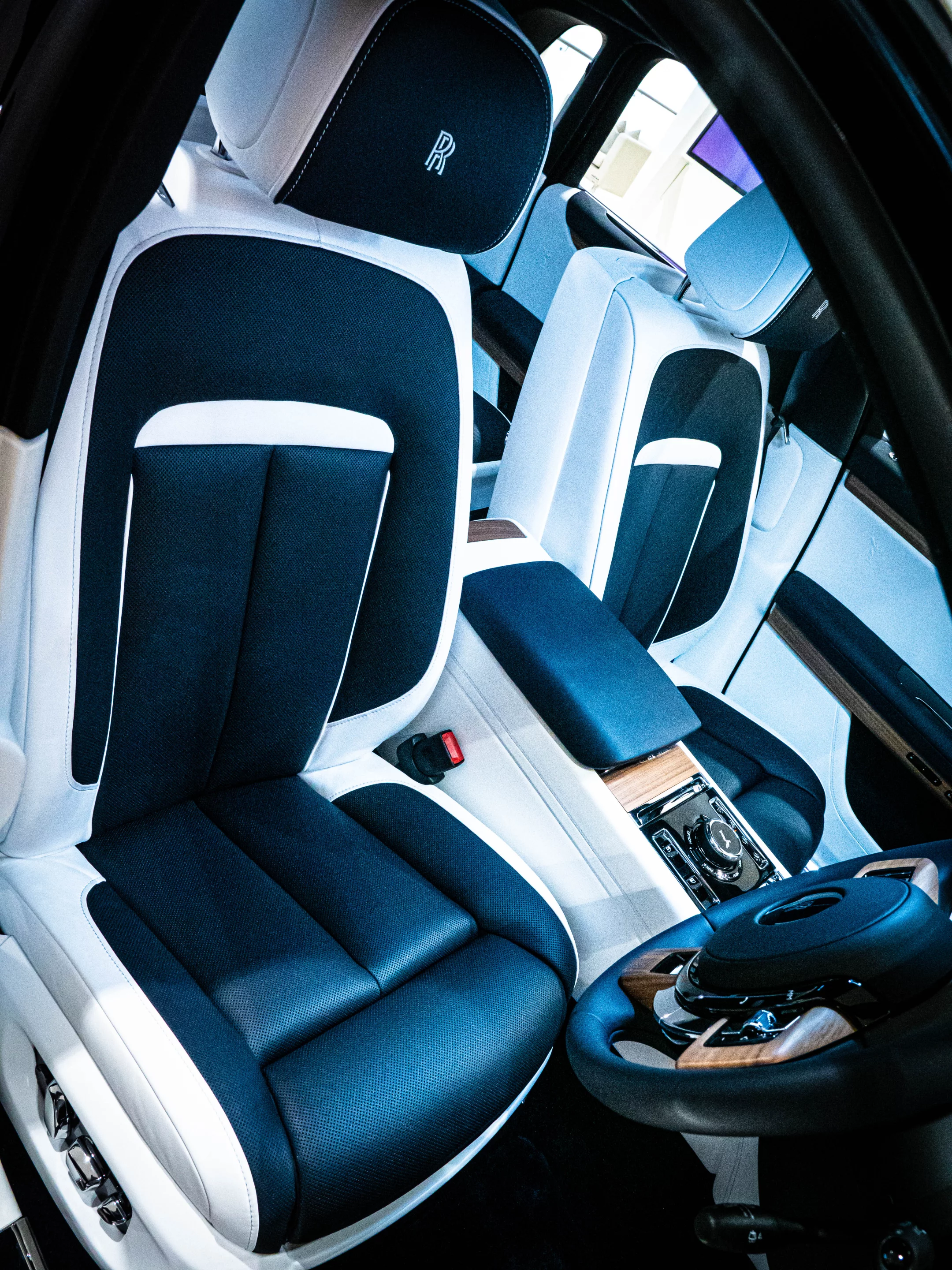 Two-tone leather seats with very fancy stitching