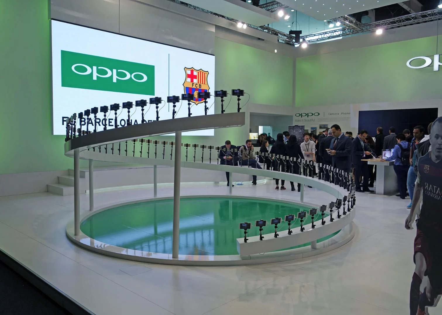 This is part of Oppo's booth ... we're still not exactly sure what its purpose is
