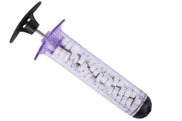 Each XStat 30 syringe contains 92 sponges and can absorb around a pint (473 ml) of blood