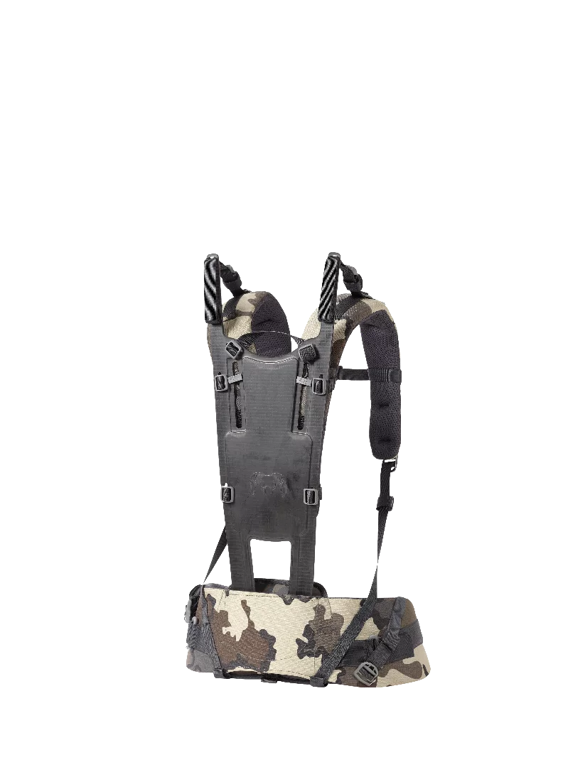 The frame, shoulder straps and hip belt serve are the base elements for the Kuiu backpack system