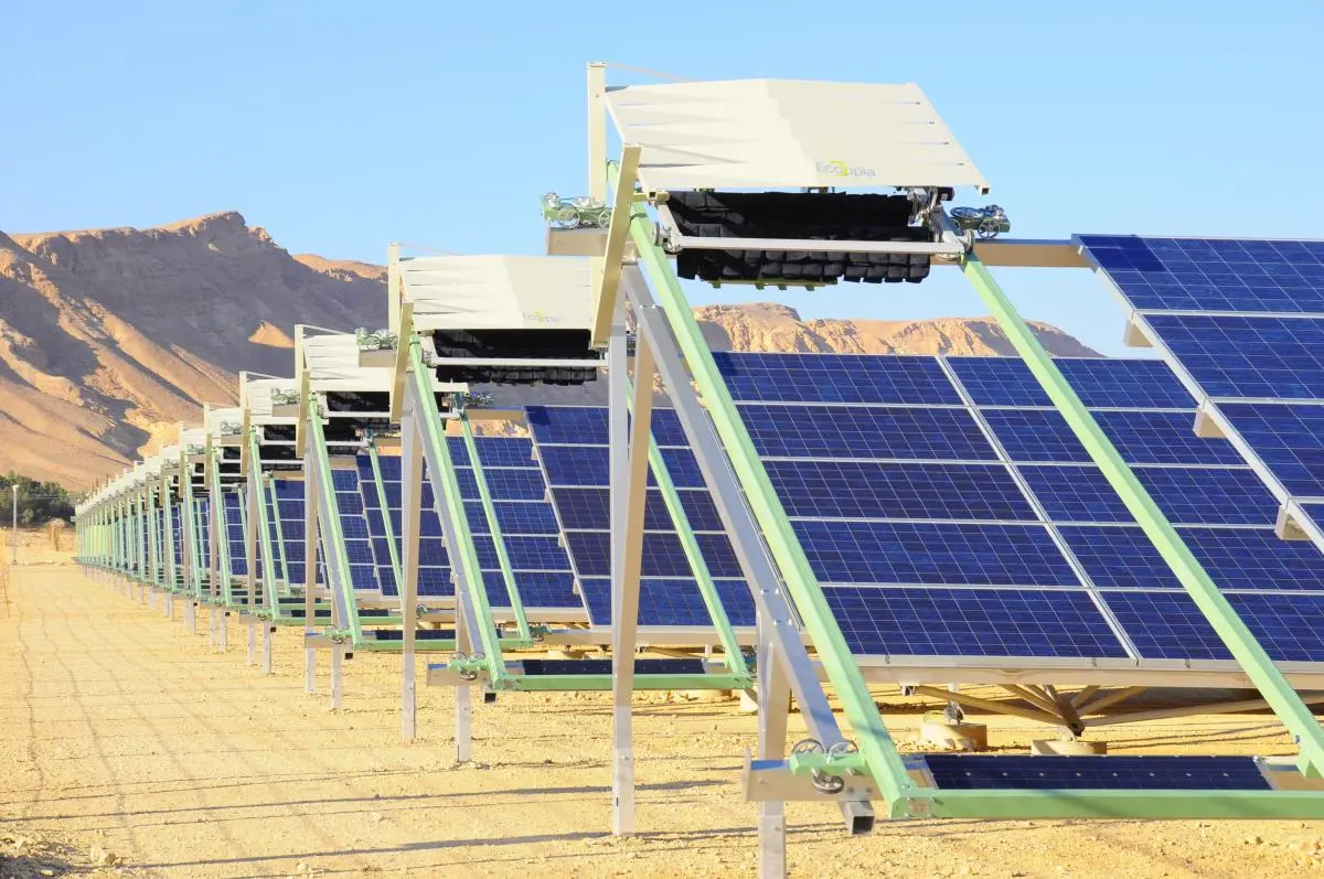 The solar panels are cleaned by Ecoppia E4 robots