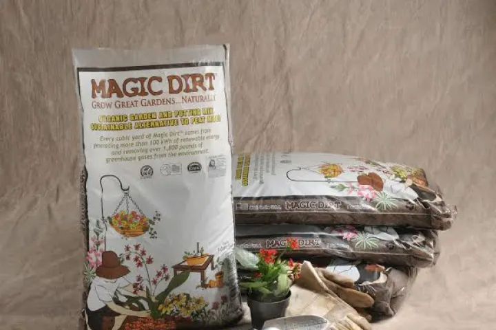 Magic Dirt premium potting soil and Bioproduct Innovation of the Year award winner
