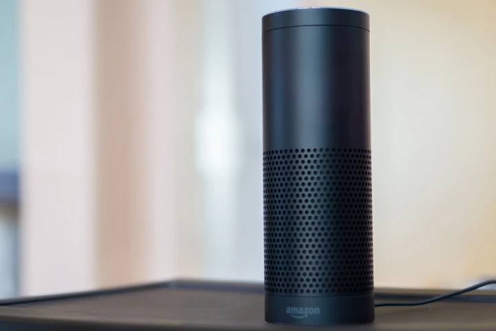 Gizmag reviews the Amazon Echo, a device that combines a speaker with an intelligent virtual assistant