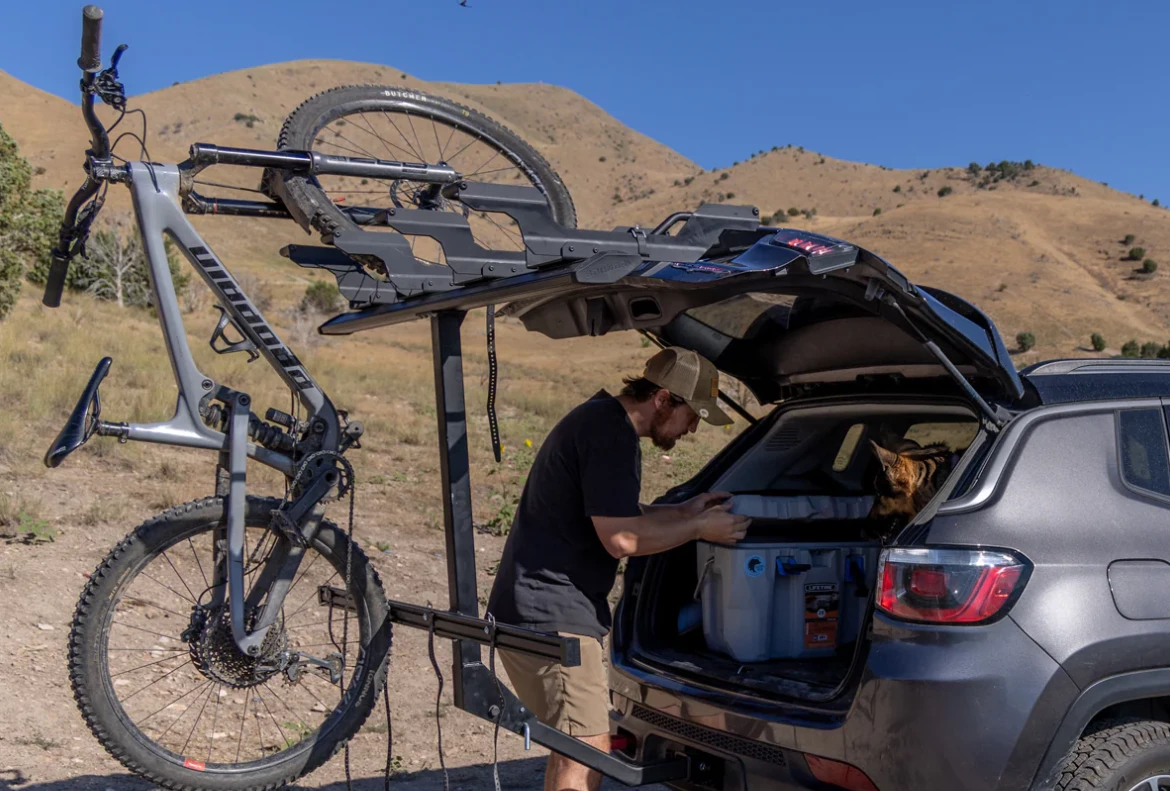 Swinging the lift-gate right on up