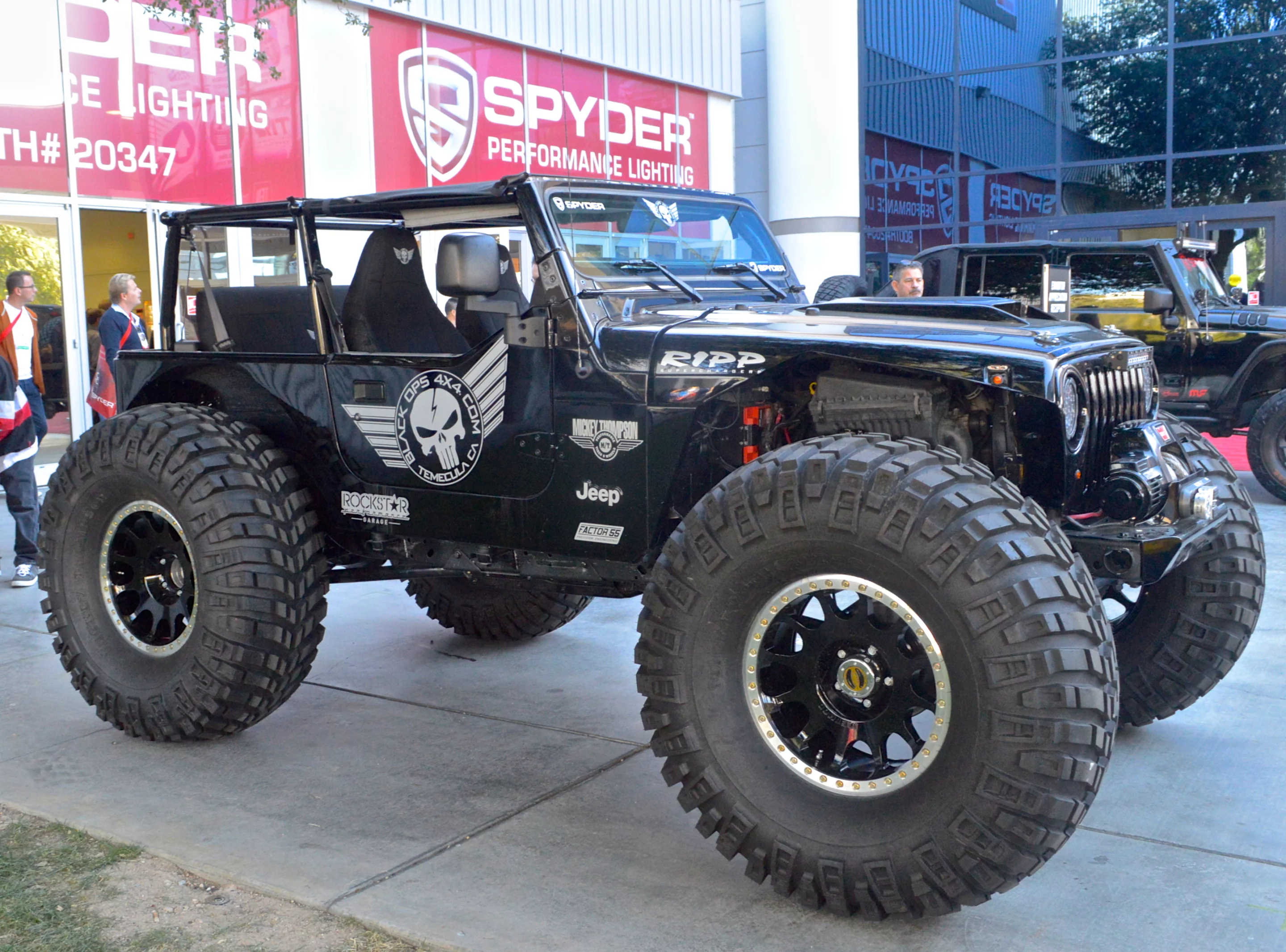 Jeep Wrangler lifted on oversized Mickey Thompson tires (Photo: C.C. Weiss/Gizmag)
